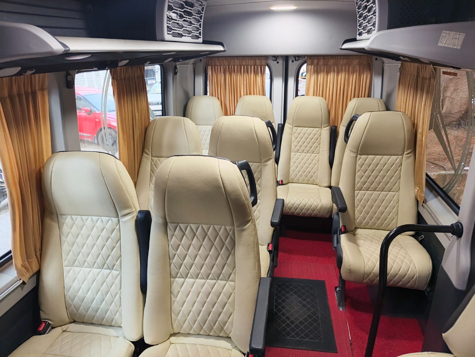 Force Urbania 10 Seater